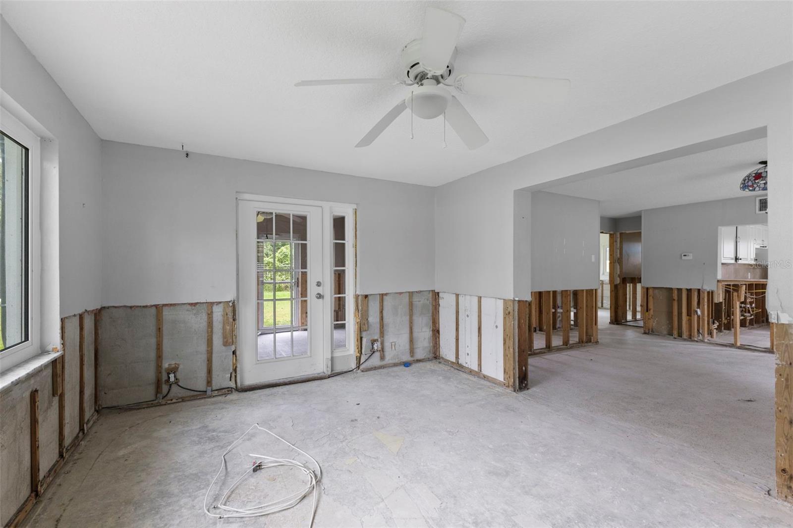 Family Room to Florida potential 3rd bdrm