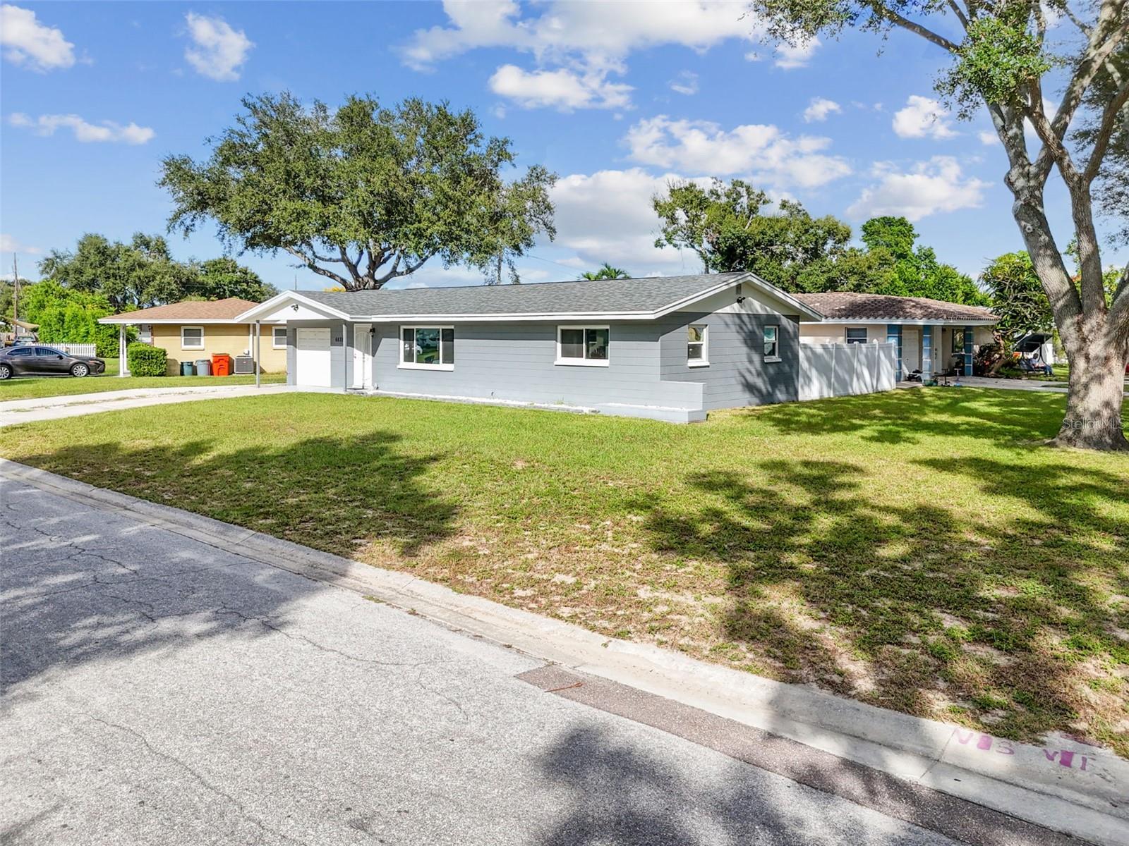Large side yard, big enough for a pool