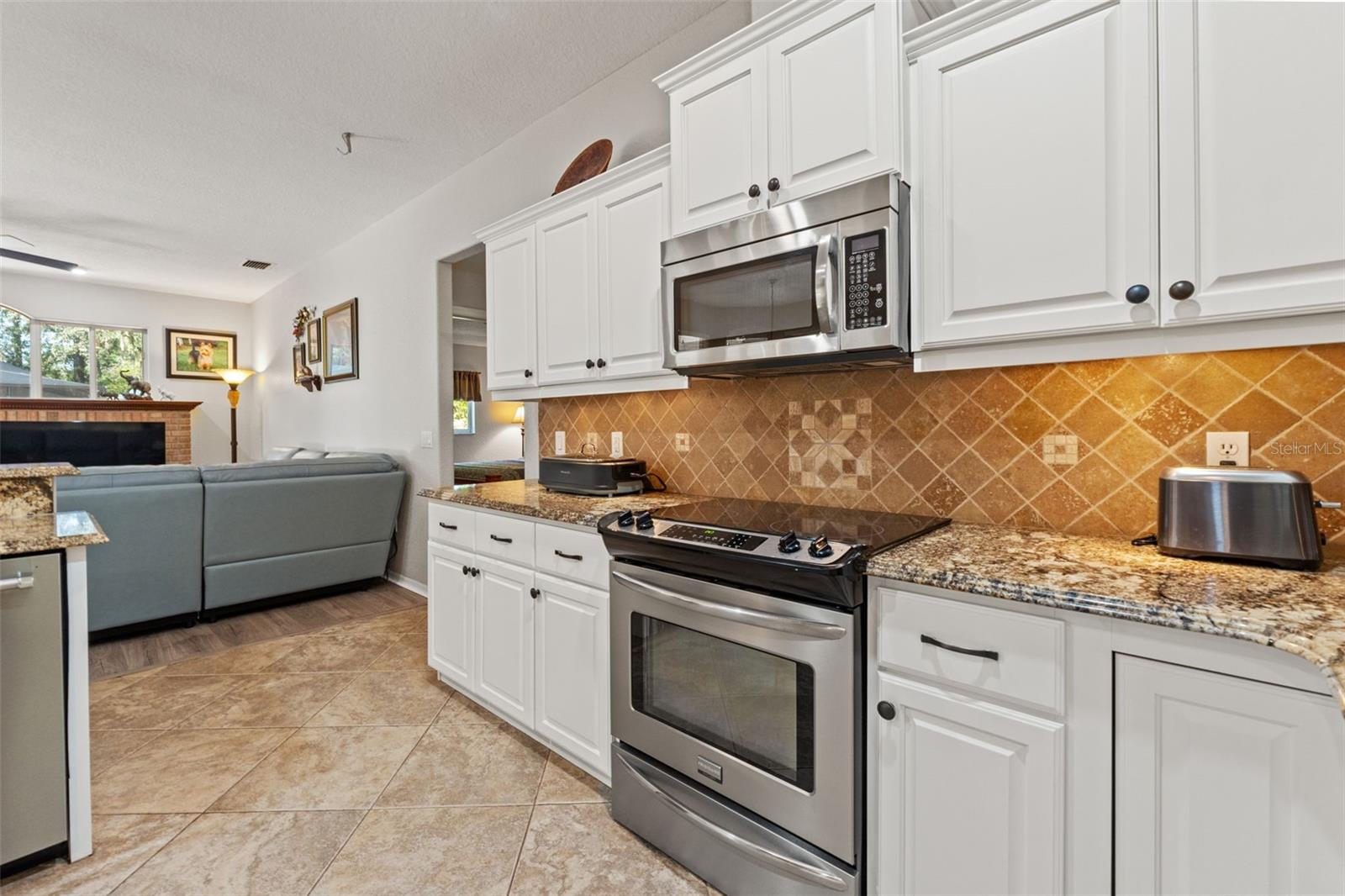 UPGRADED KITCHEN WITH SOFT-CLOSE CABINETS
