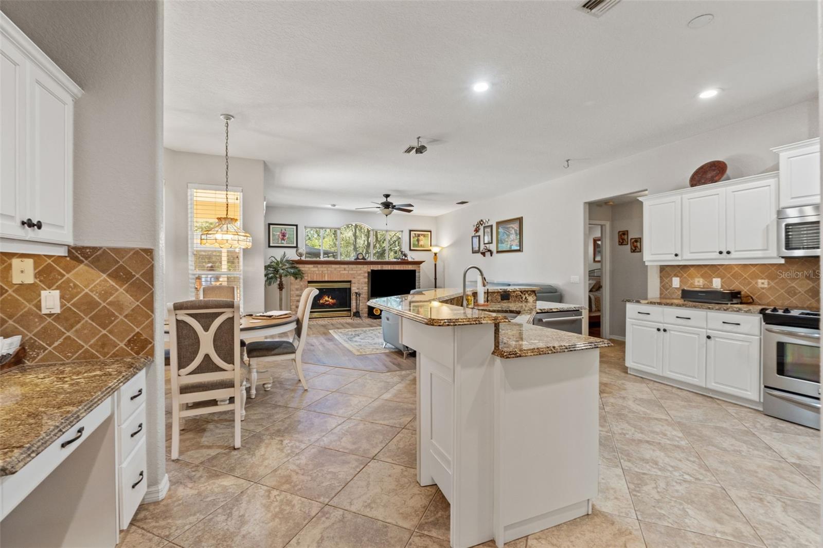 OPEN FLOORPLAN