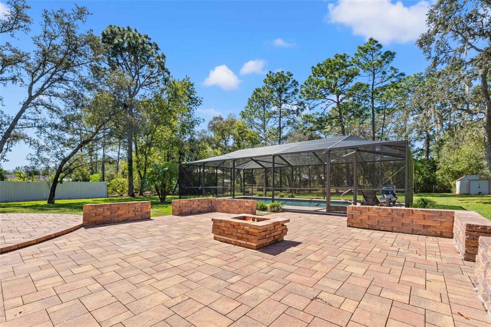 LARGE PATIO AREA WITH FIREPIT