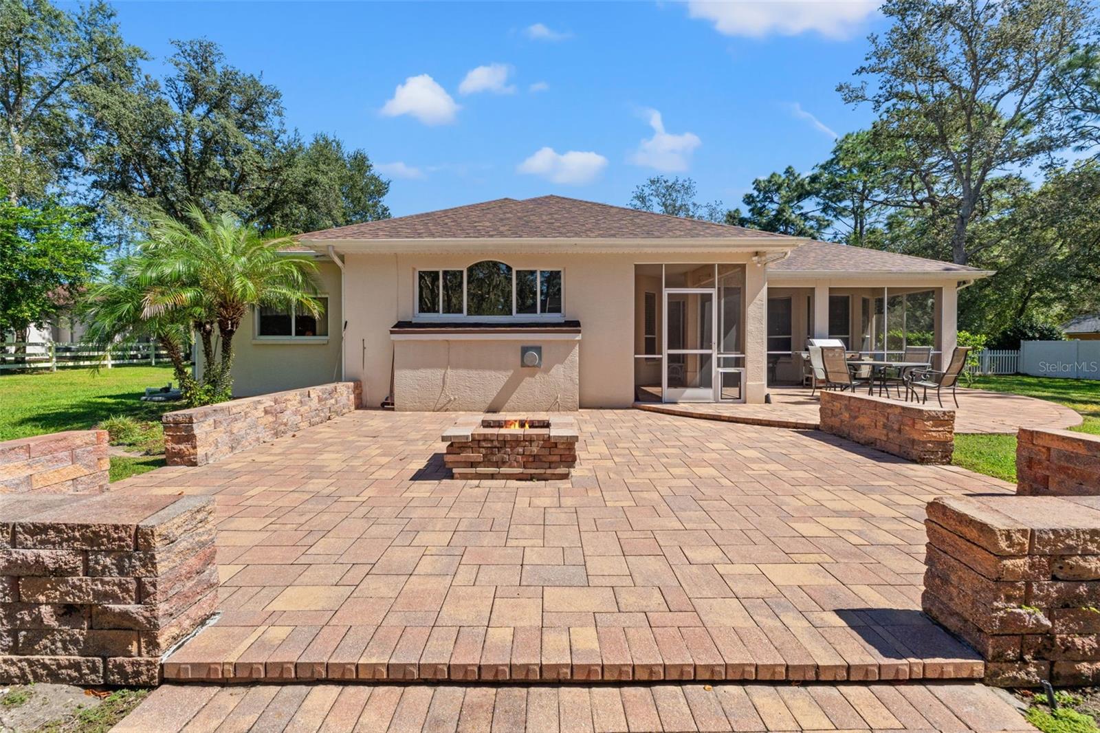 LARGE PATIO AREA WITH FIREPIT