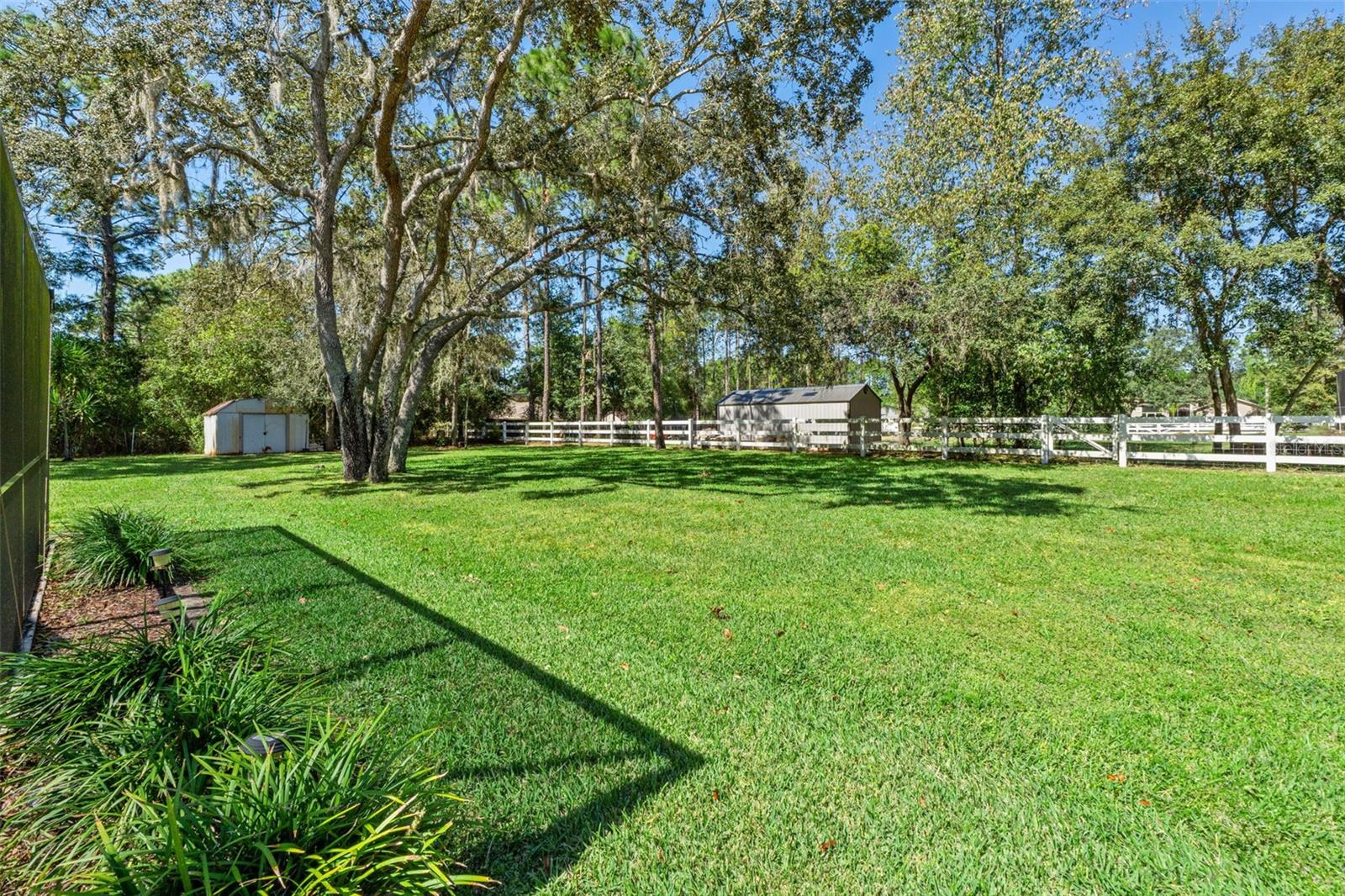 LARGE 1 ACRE LOT