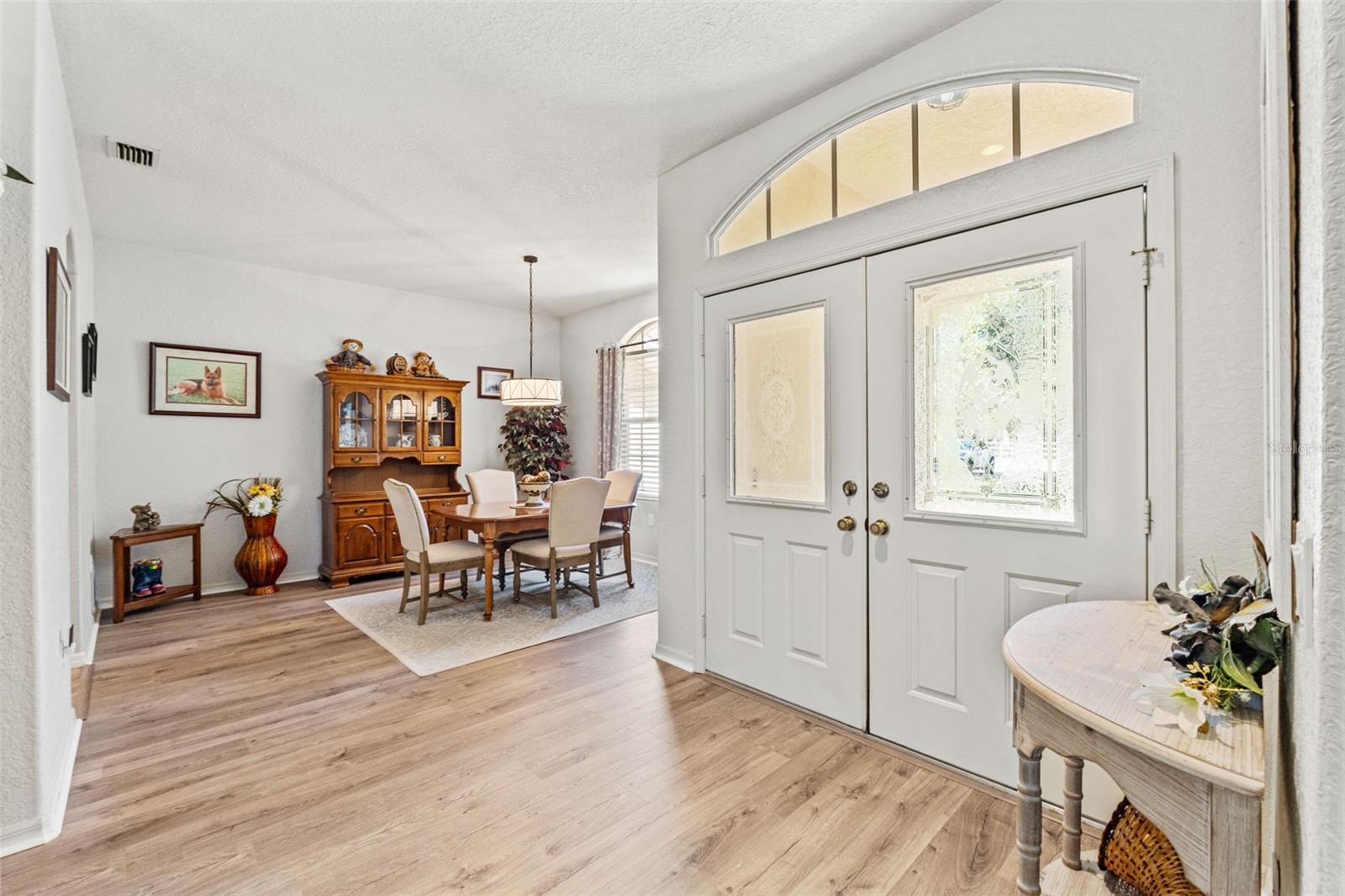 FRONT ENTRYWAY
