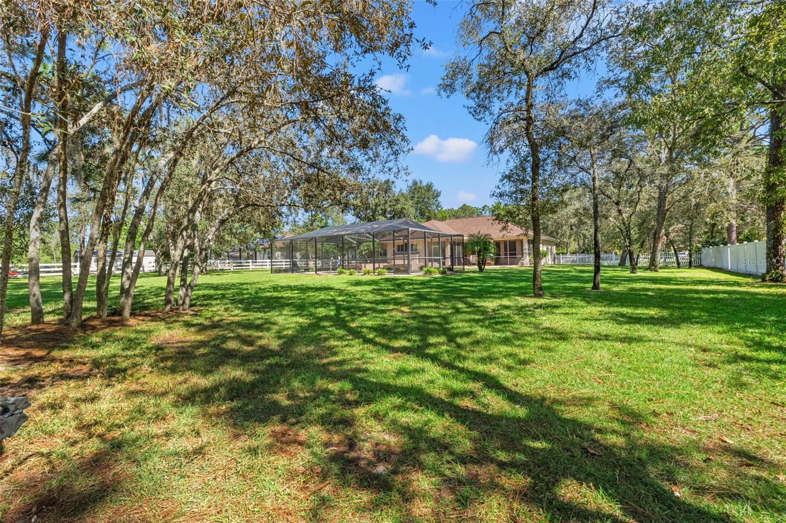LARGE 1 ACRE LOT