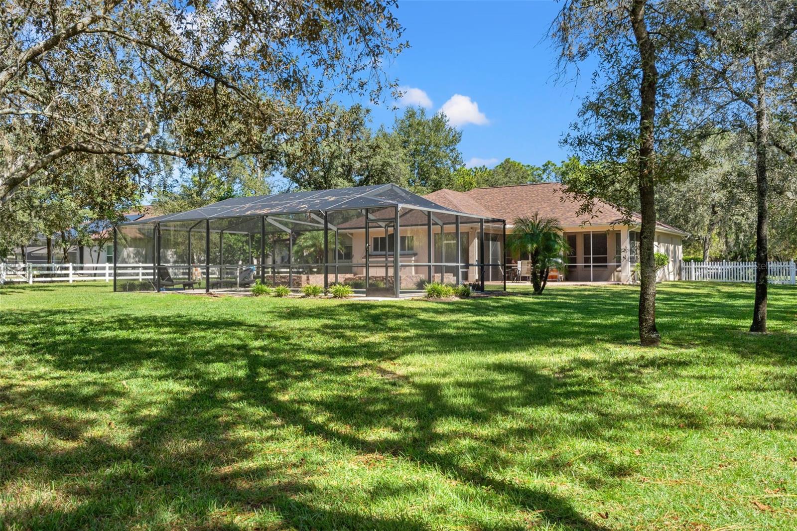 LARGE 1 ACRE LOT