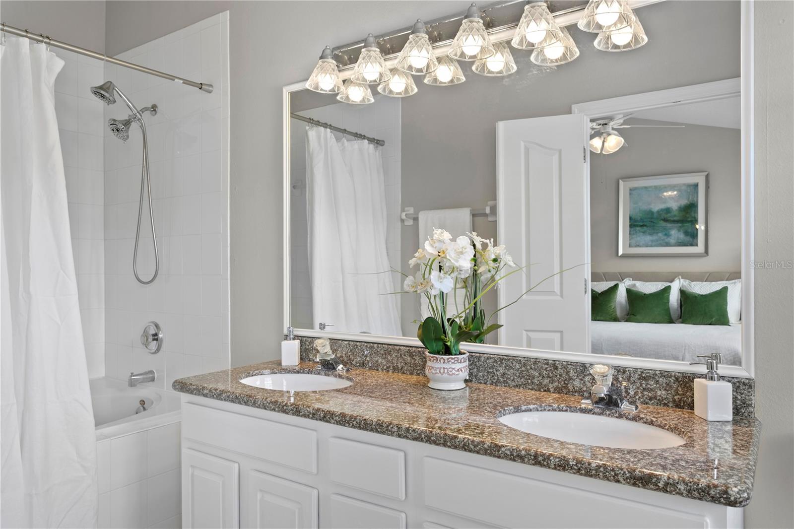 Dual vanity en-suite primary bathroom