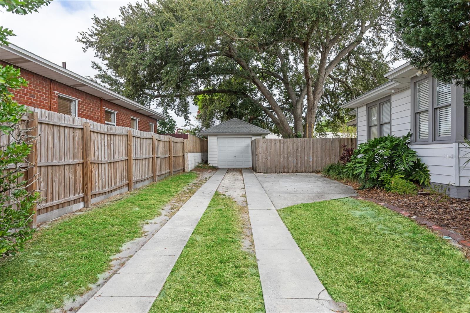 driveway to detached garage