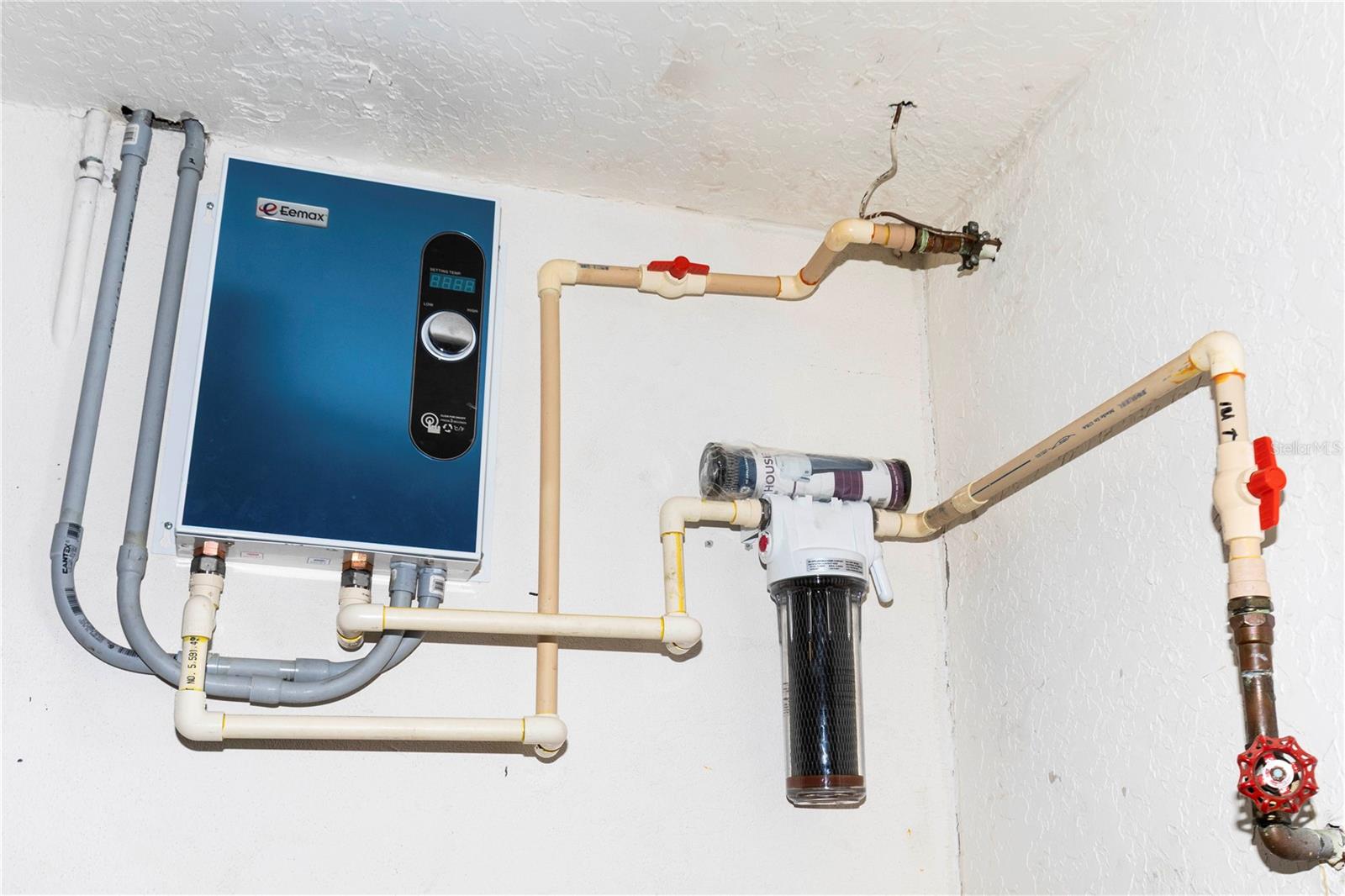 Tankless hot water heater