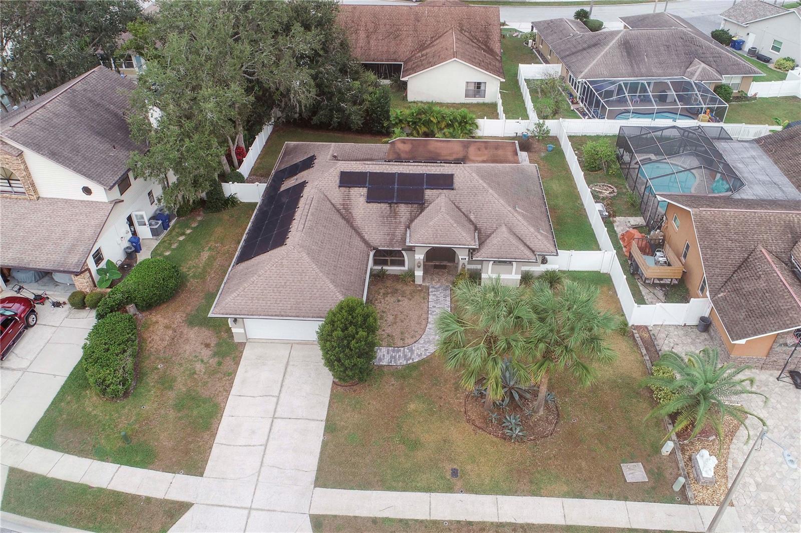 6ft fenced in yard
