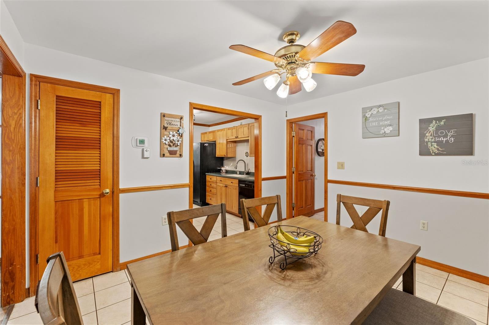 Breakfast Nook to Kitchen