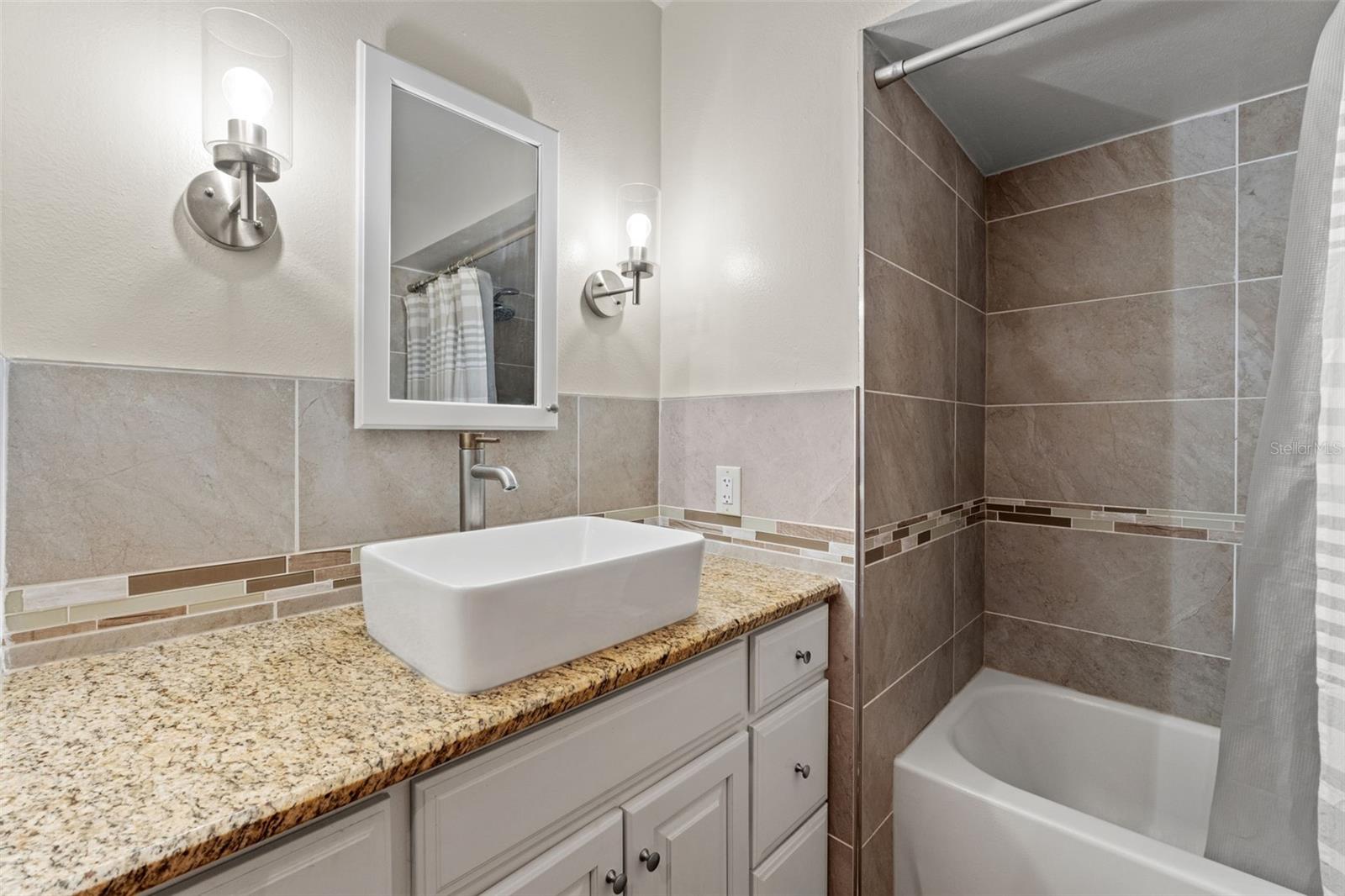 Updated 2nd Bathroom with Tub/Shower Combo