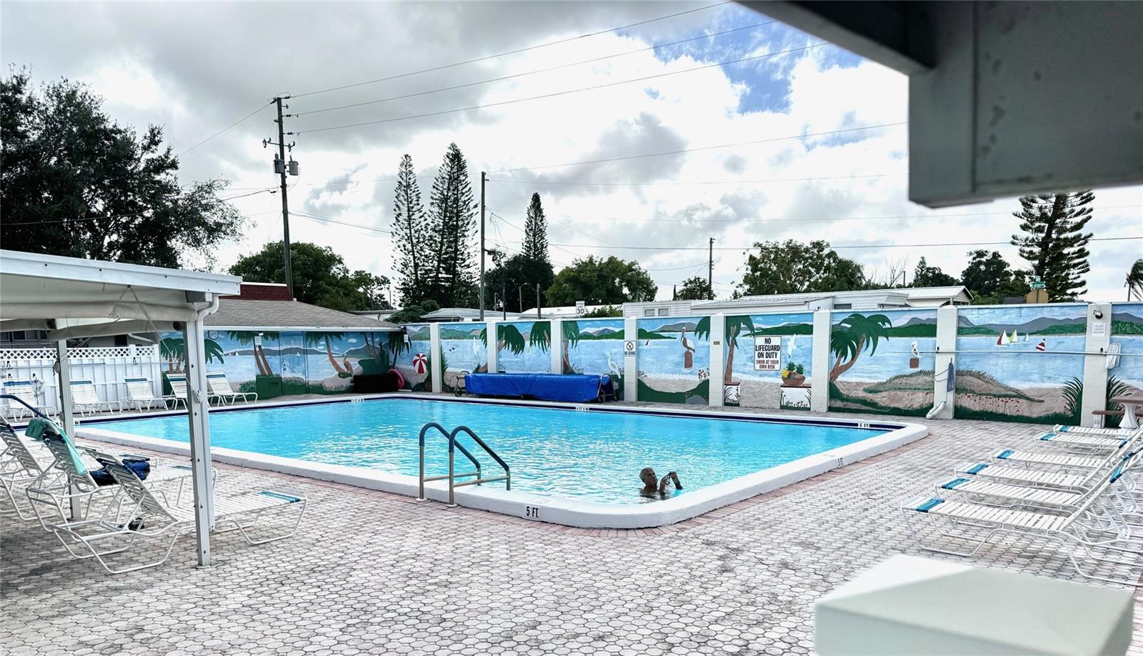 Community pool (heated)
