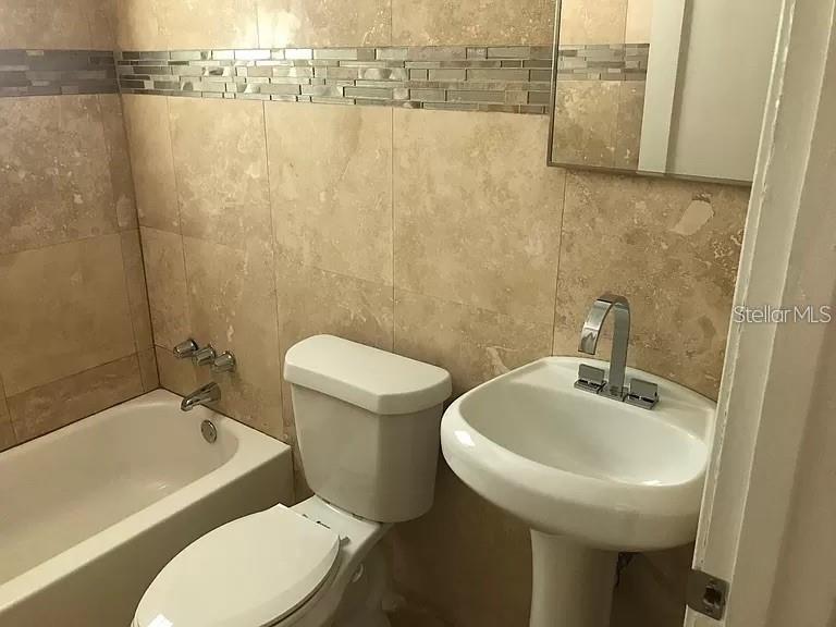 TB8436090
