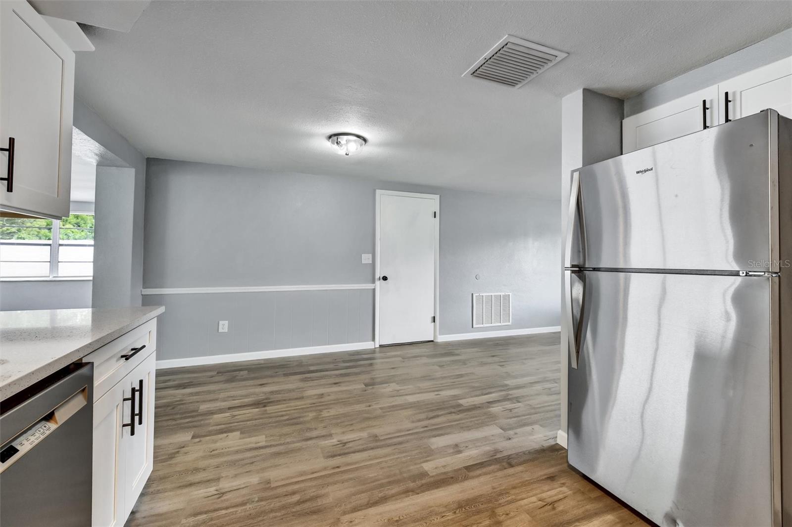 kitchen & dining Rm