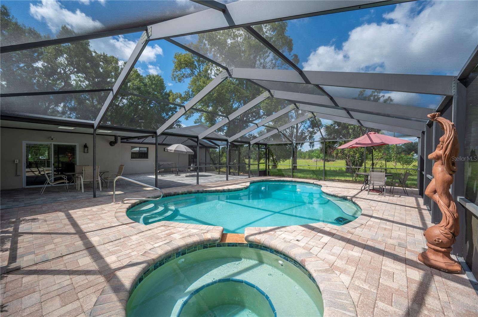 spa stays with the pool!!