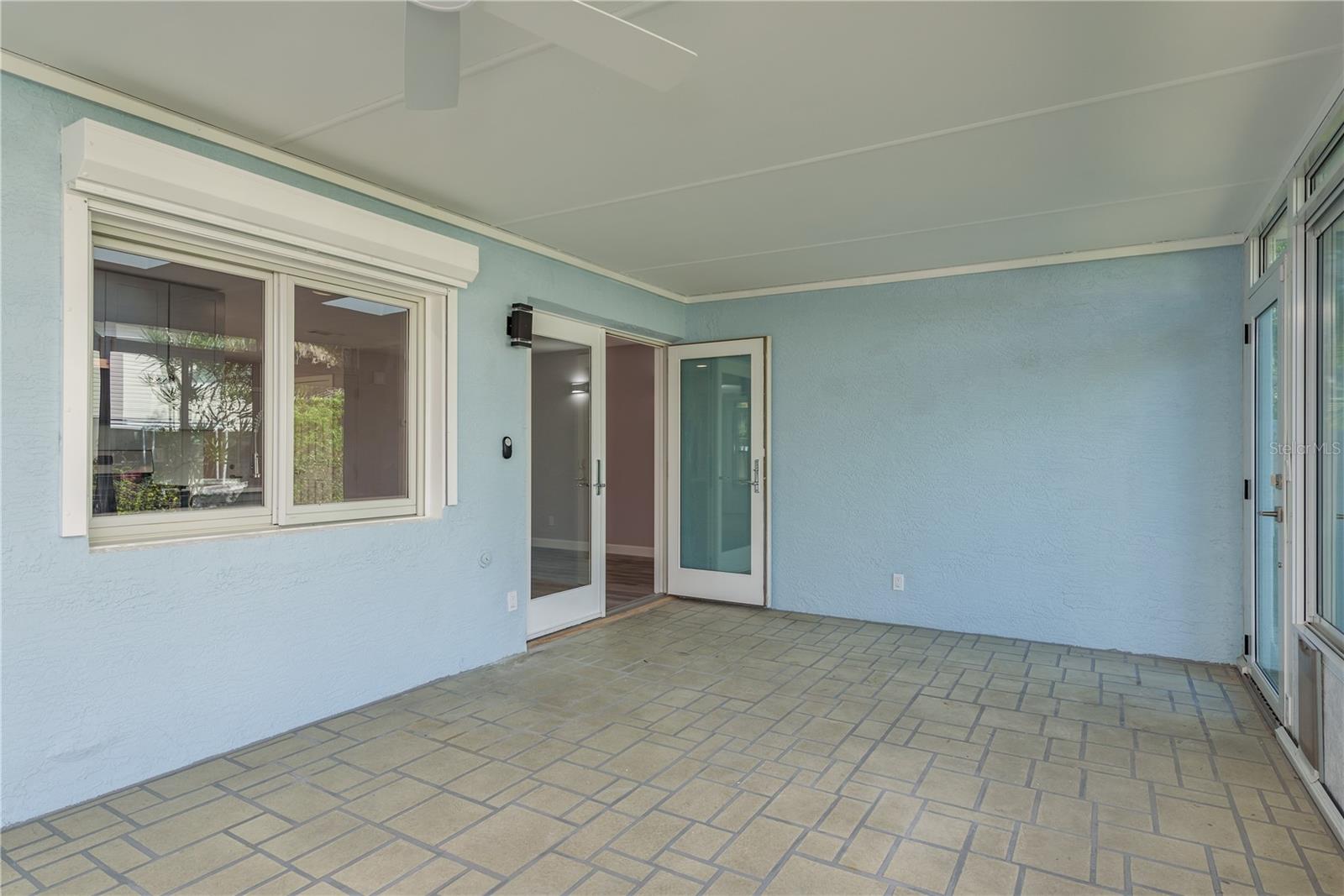 Large Florida Room / Patio