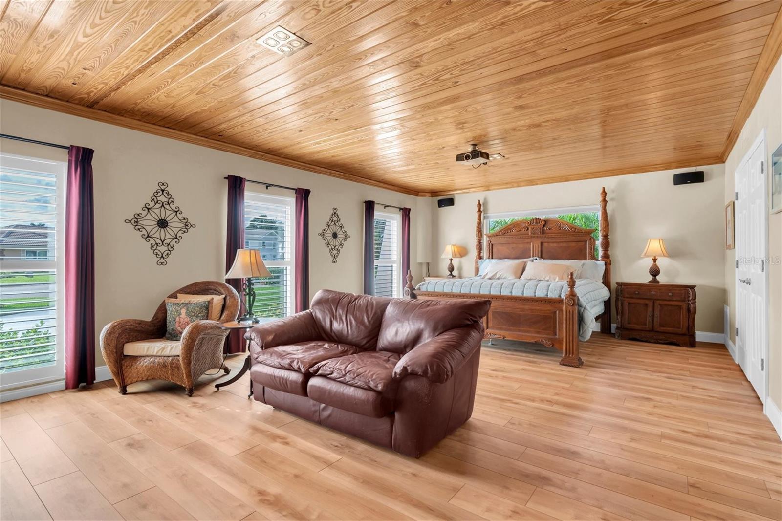 Lower level guest suite/game room