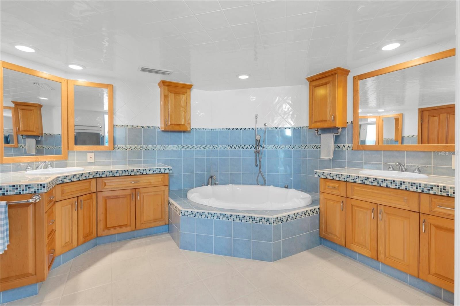 Primary bath