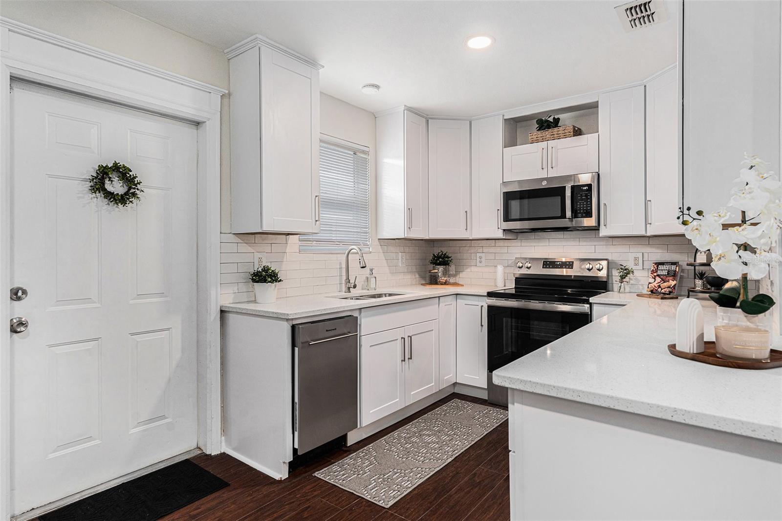 Kitchen and side door, access to the backyard