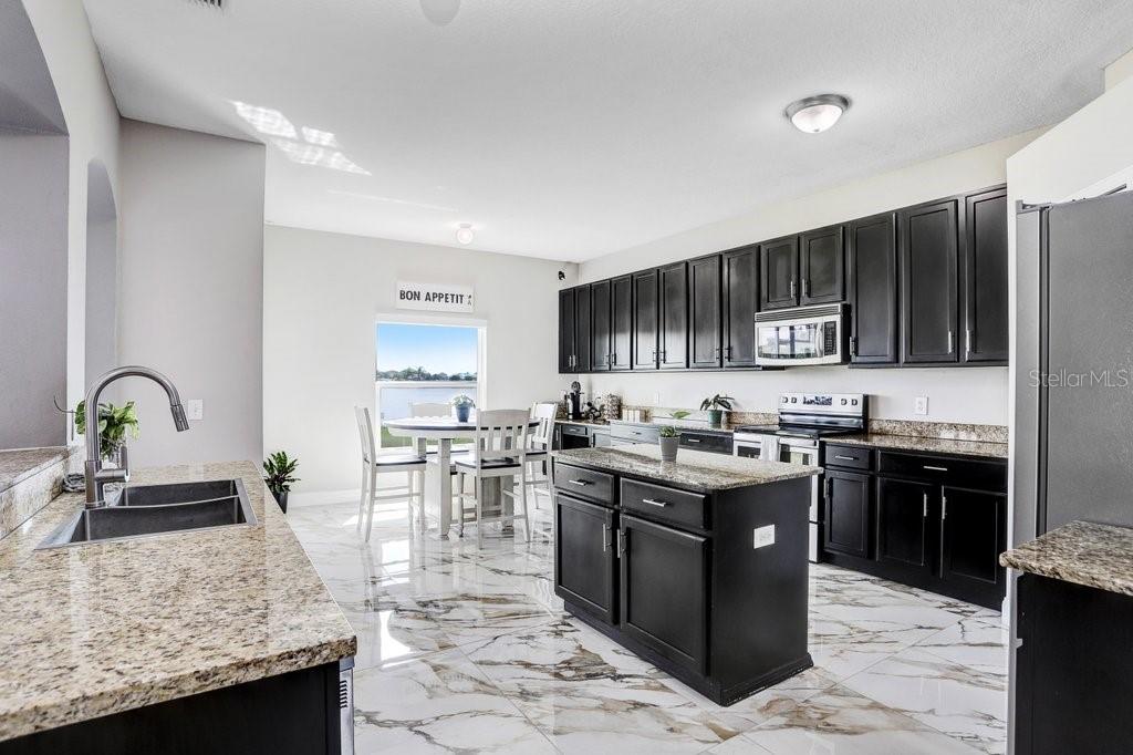 Large/Open Kitchen