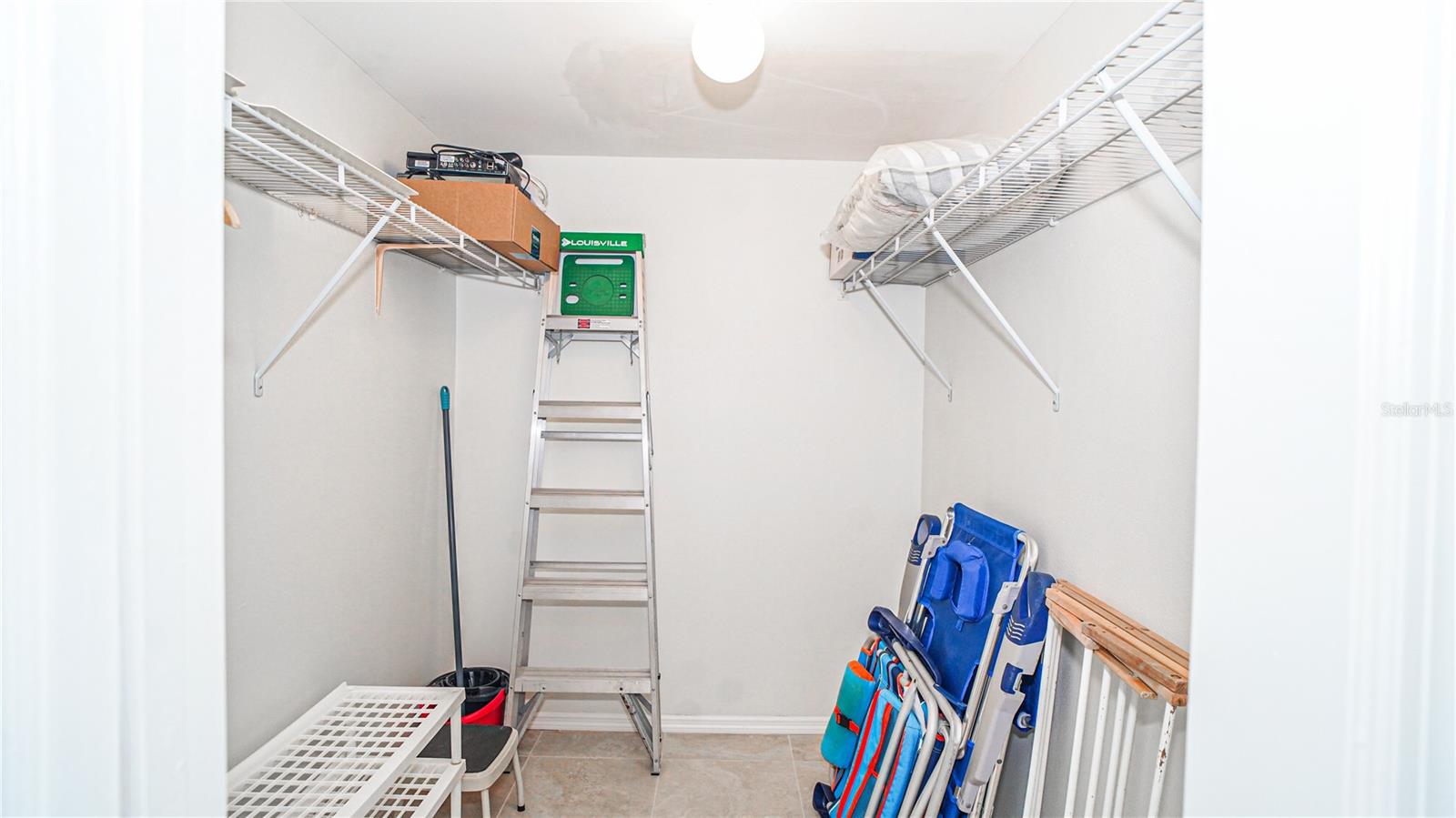 Spacious Walk in closet
