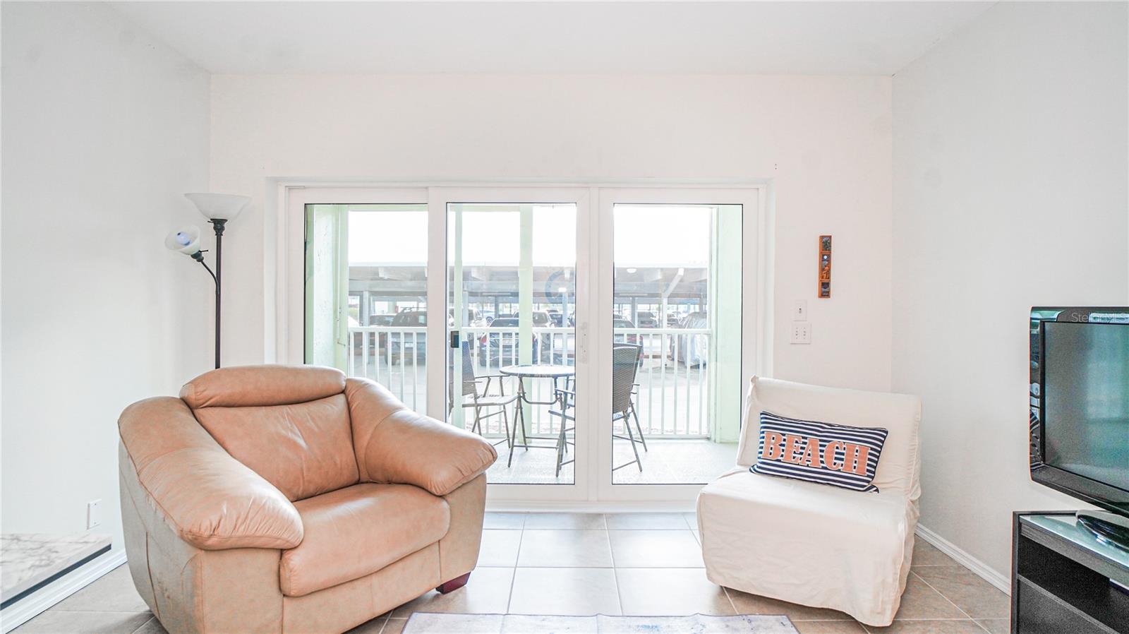 Strong and smooth sliding glass door