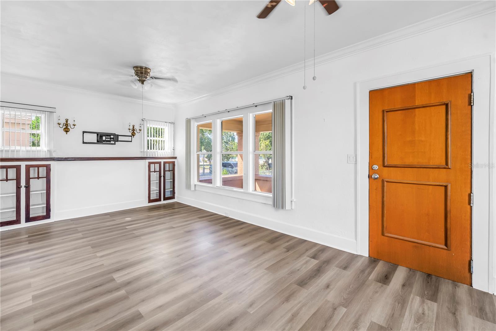 ORIGINAL WOOD DOORS THROUGHOUT.