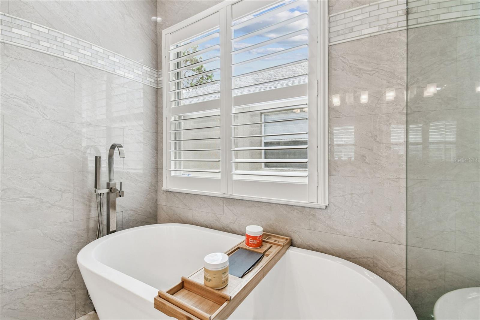 Relaxing tub with plantation shutters