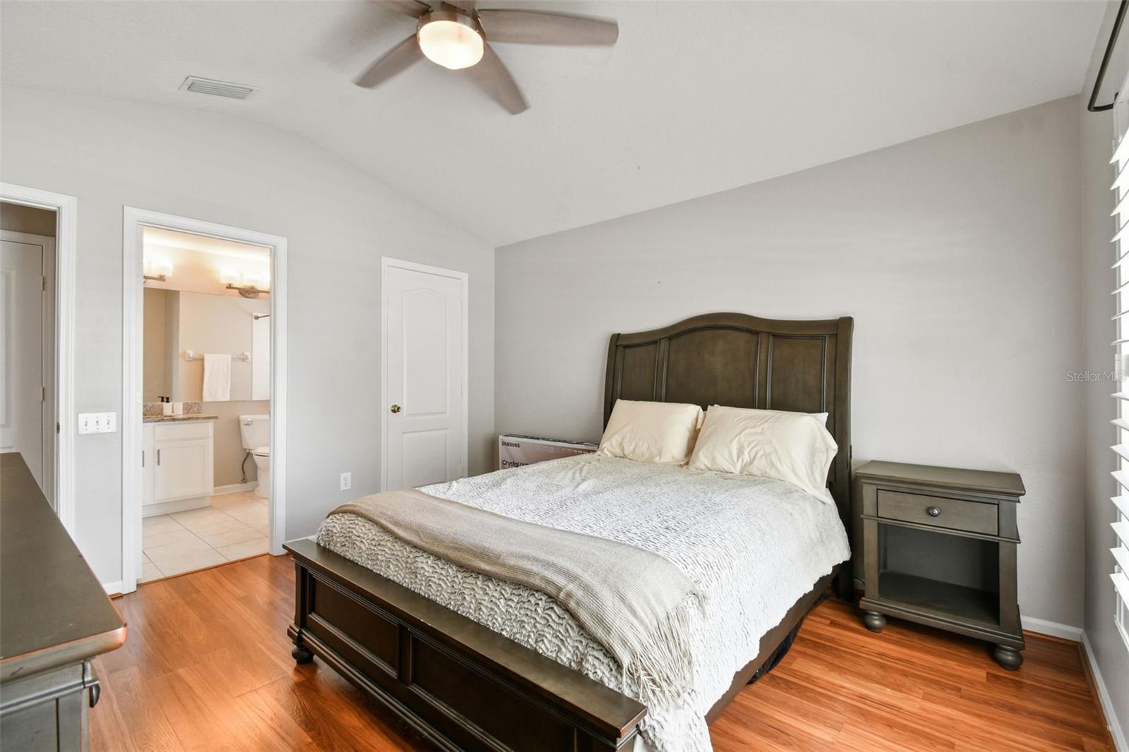 Second bedroom with en-suite bath