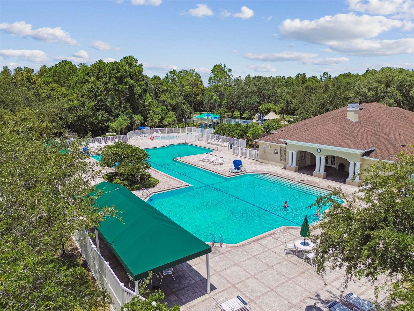 Lexington Oaks Community pool and amenities