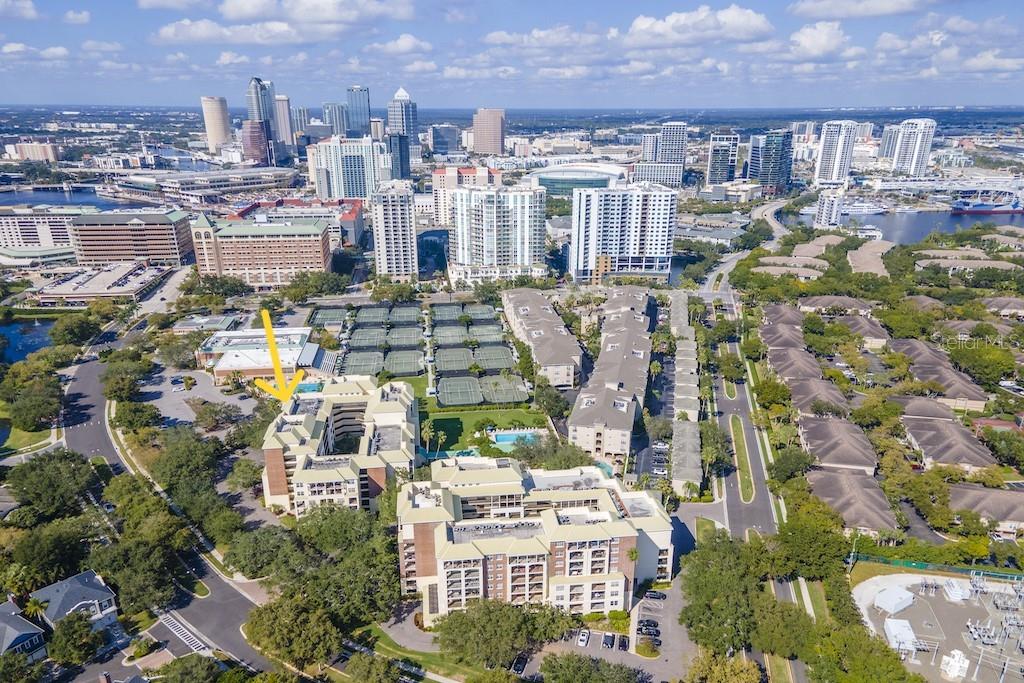 Nestled behind the 24-hour manned gates of prestigious Harbour Island, this beautifullymaintained 2-bedroom, 2-bath residence in Harbour Court offers the best of bothworlds—vibrant city living and tranquil island retreat. Step outside and stroll to Tampa’sfinest restaurants, arts venues, Water Street, Sparkman Wharf, and Amalie Arena, thenreturn home to the peaceful charm of lush landscaping and quiet courtyards.