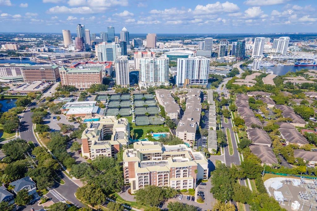 Nestled behind the 24-hour manned gates of prestigious Harbour Island, this beautifullymaintained 2-bedroom, 2-bath residence in Harbour Court offers the best of bothworlds—vibrant city living and tranquil island retreat. Step outside and stroll to Tampa’sfinest restaurants, arts venues, Water Street, Sparkman Wharf, and Amalie Arena, thenreturn home to the peaceful charm of lush landscaping and quiet courtyards.