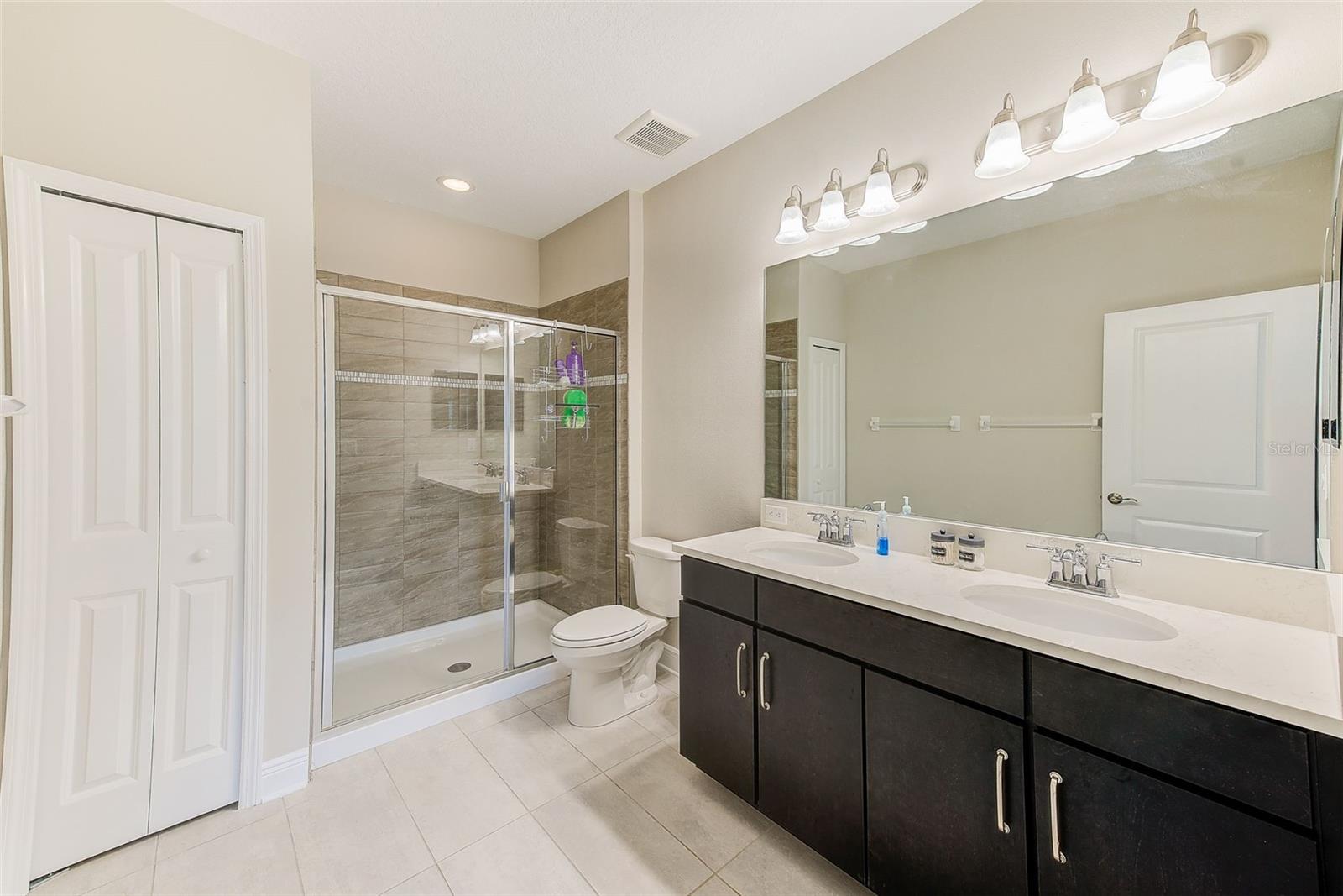 Ensuite Primary Bathroom