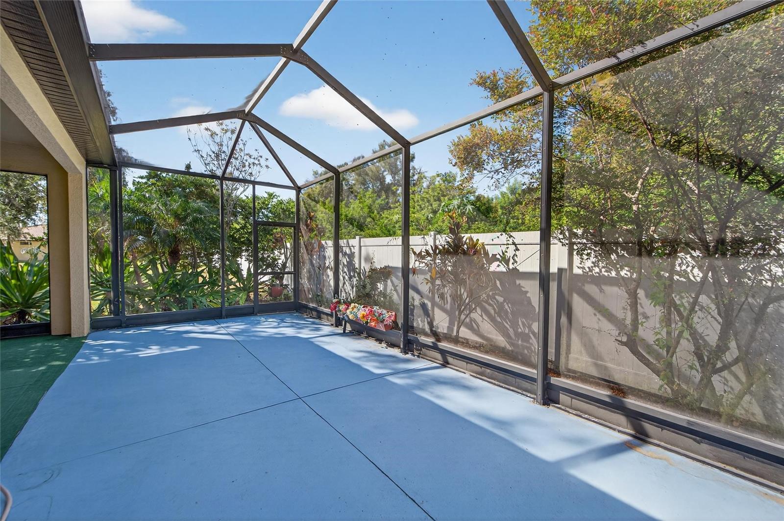 Large Screened Lanai