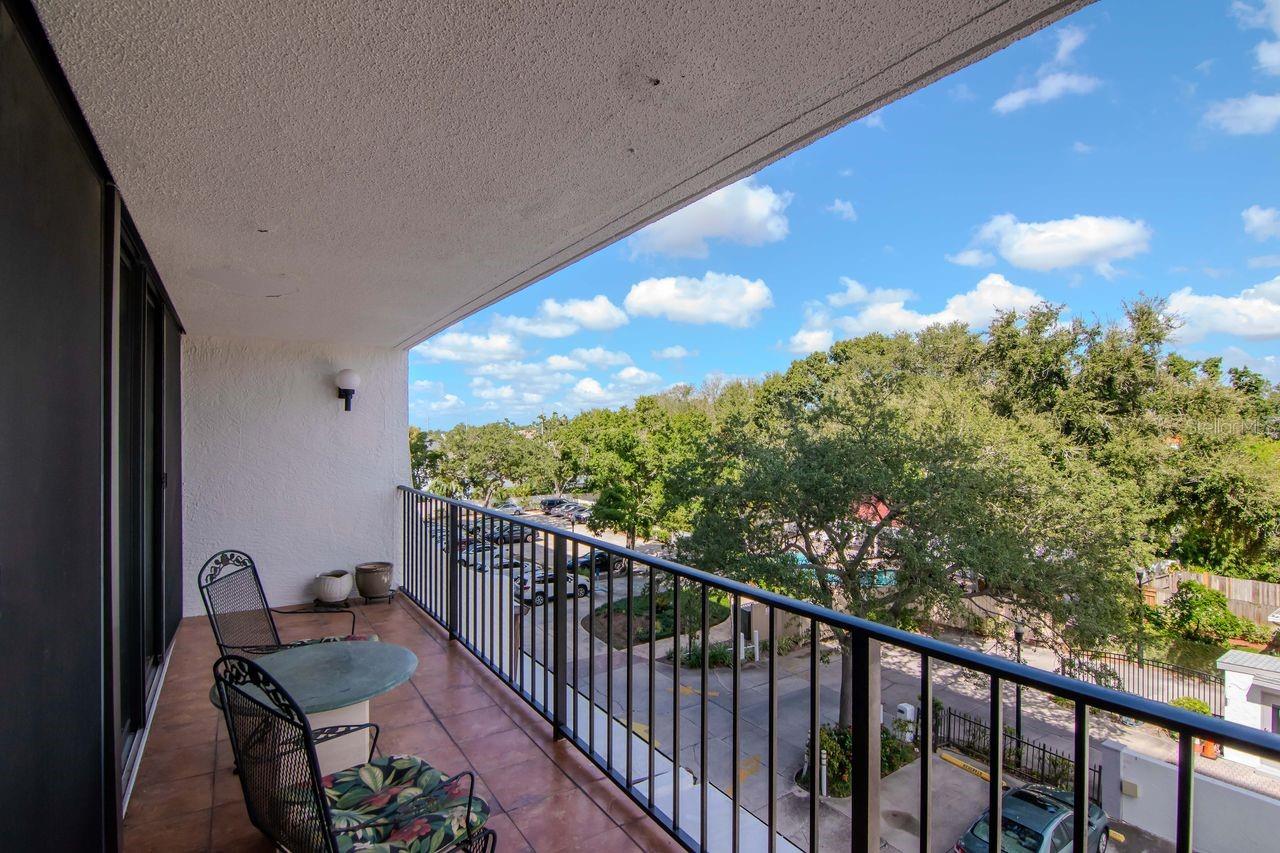 Expansive balcony/patio space