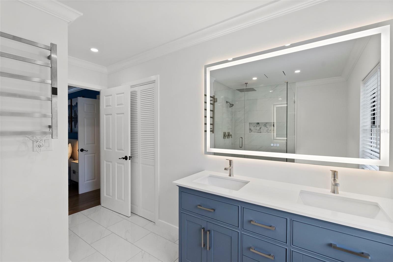 double vanity and modern finishes