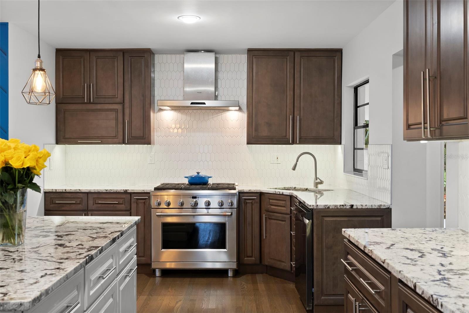 Chef’s kitchen with a 6-burner gas range