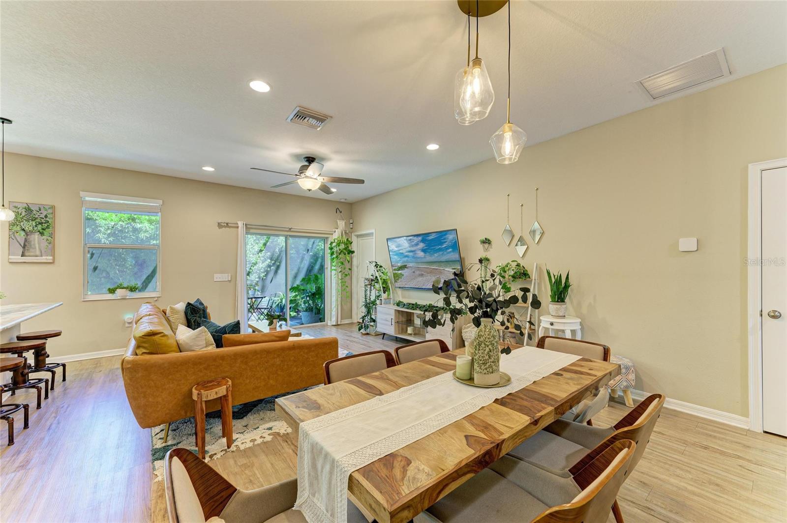 Gorgeous neutral decor