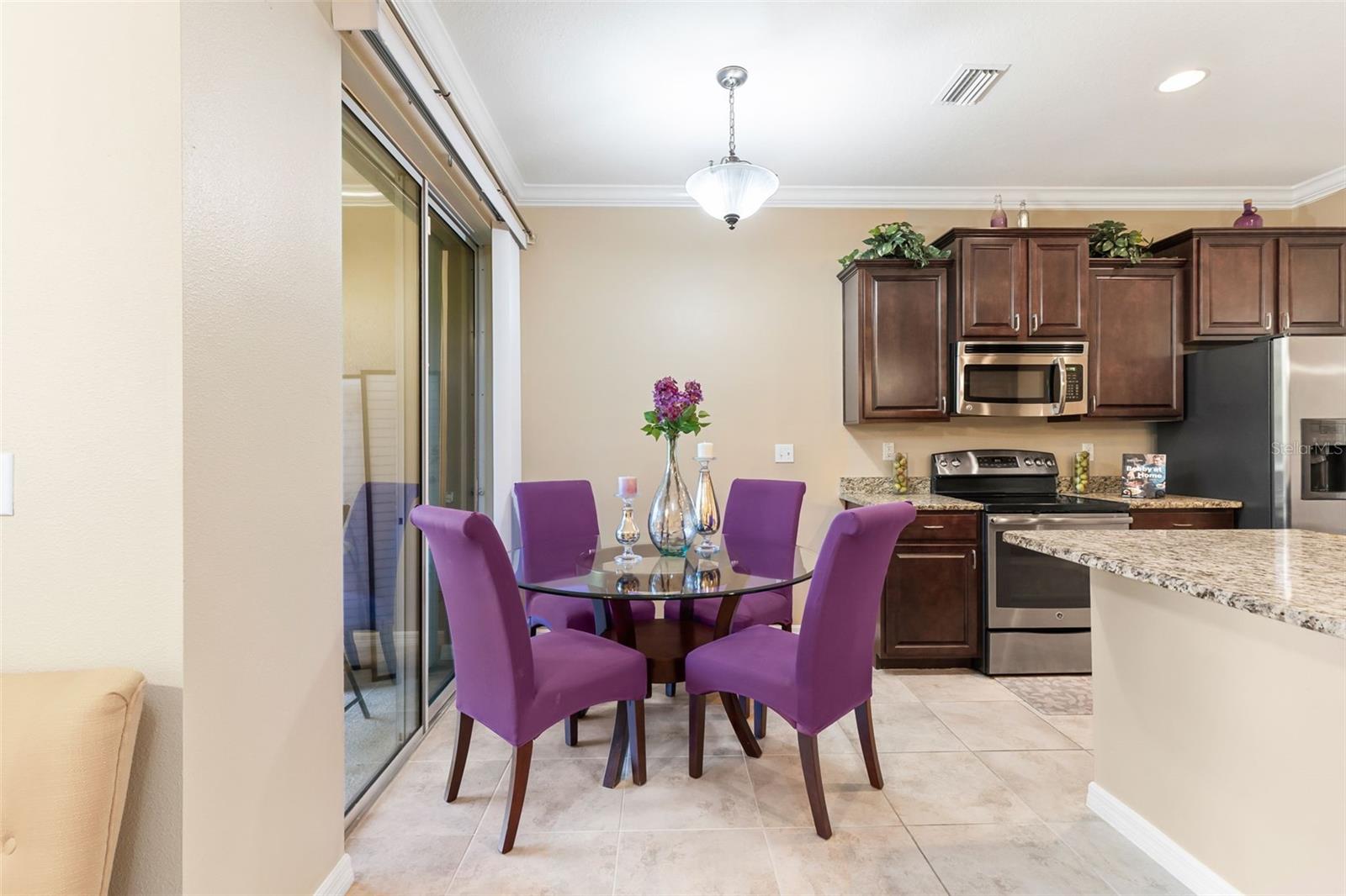 Eat-In Dining Area