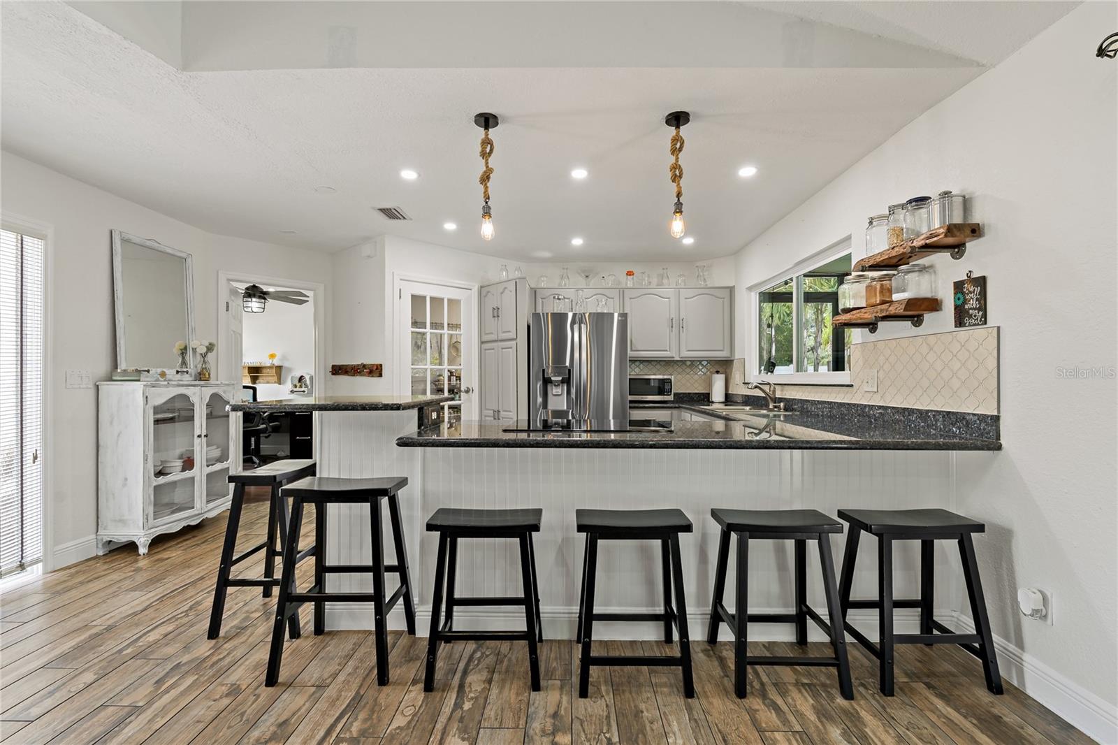 EATING IN SPACE IN THE KITCHEN