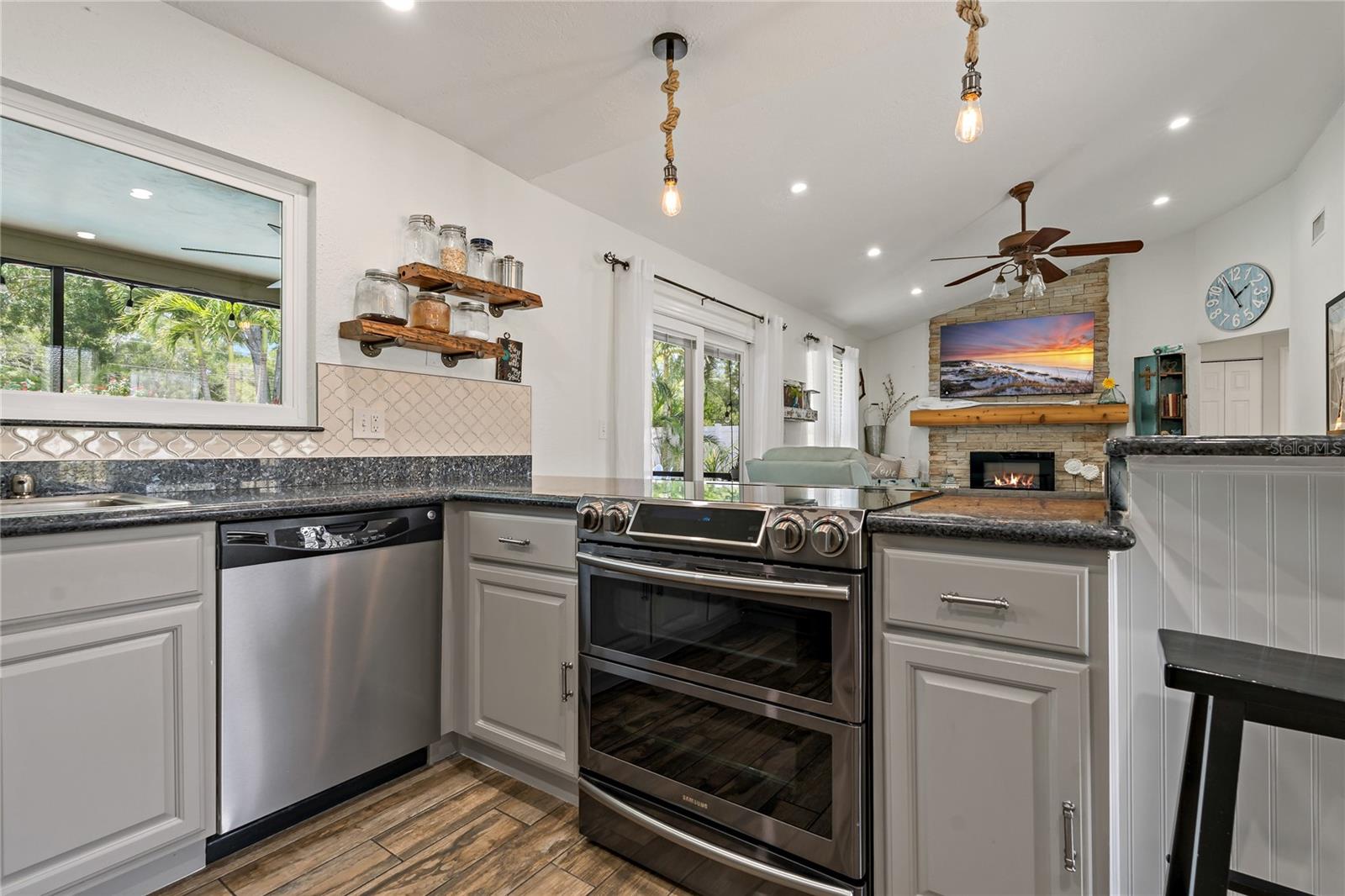 STAINLESS STEEL APPLIANCES ~ DOUBLE, CONVECTION OVEN