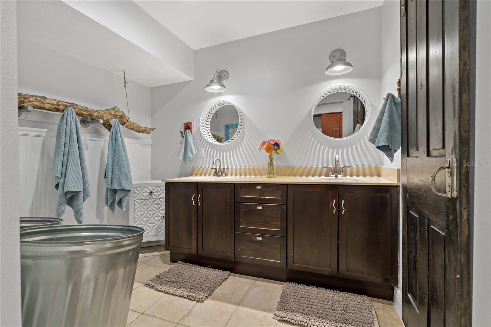 SPACIOUS PRIMARY BATHROOM