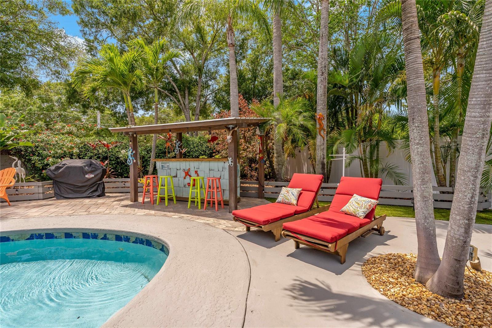 BEAUTIFULLY LANDSCAPED HOME ~ NOTHING TO DO HERE!