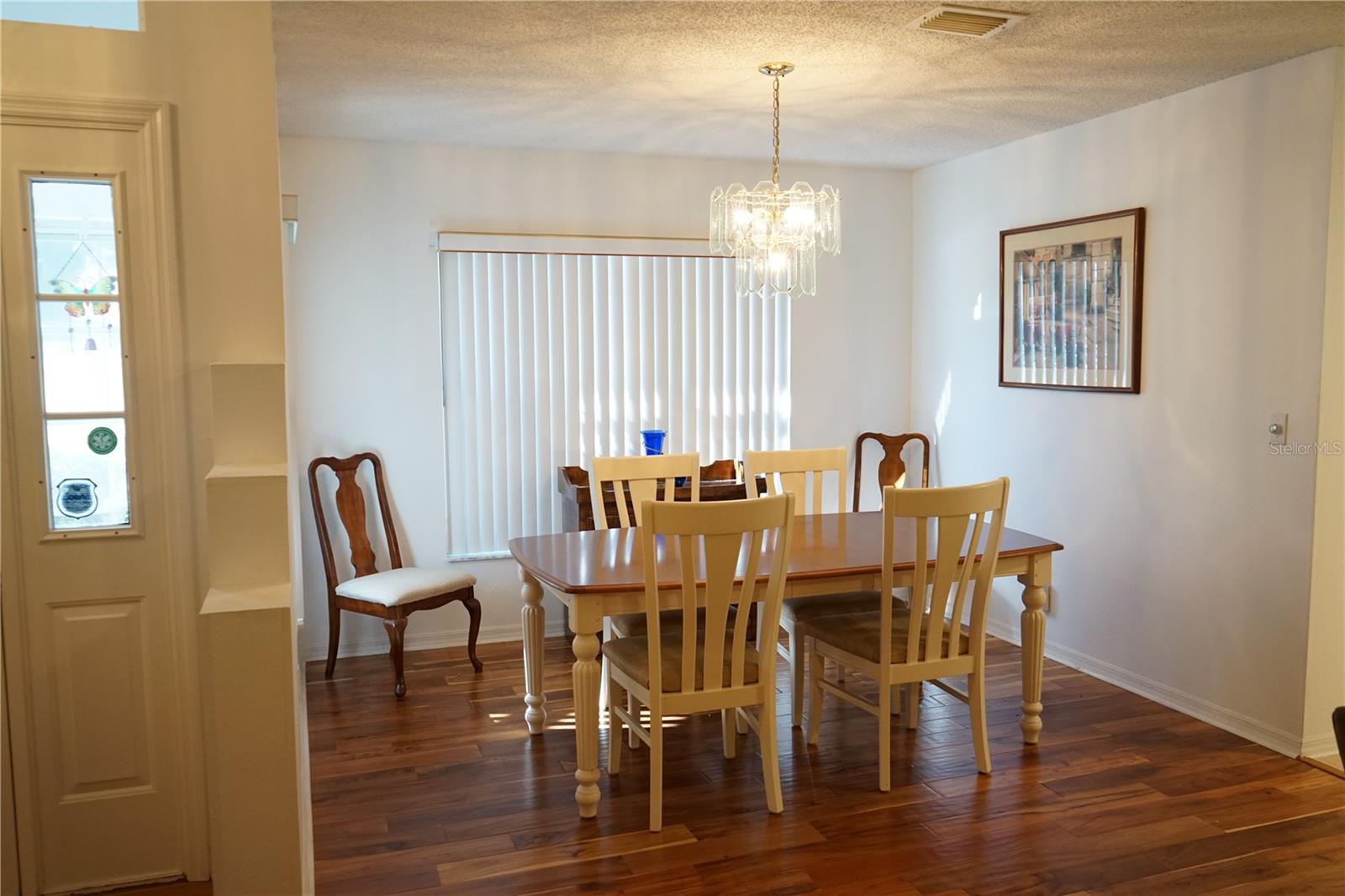 dining room is right here