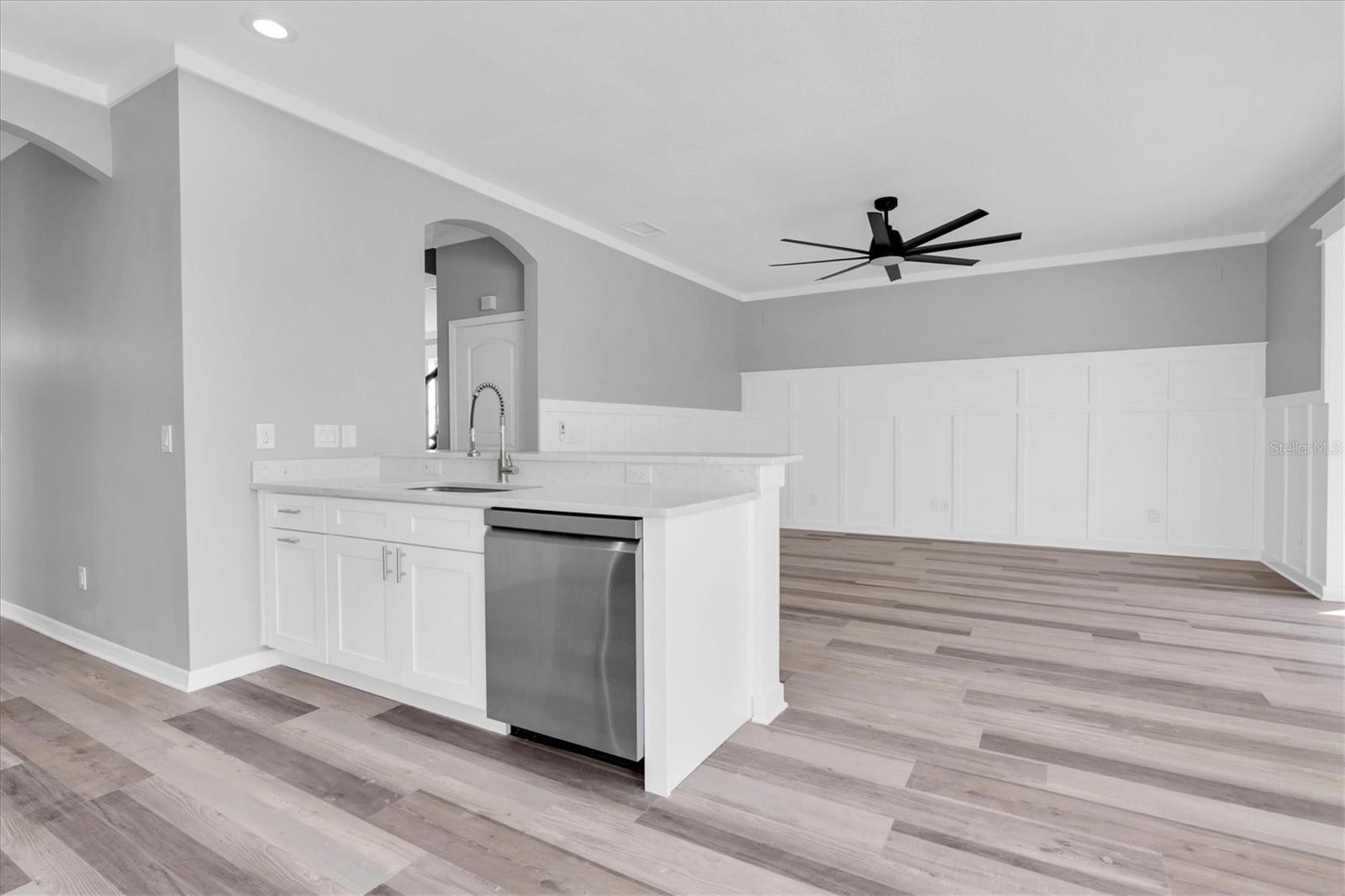 Kitchen 12.3 x 10.9Family Rm 14.9 x 14.11