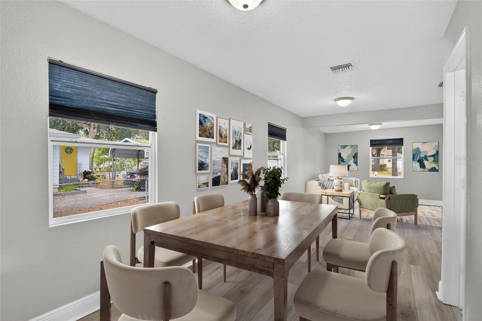 VIRTUALLY STAGED Dining Area
