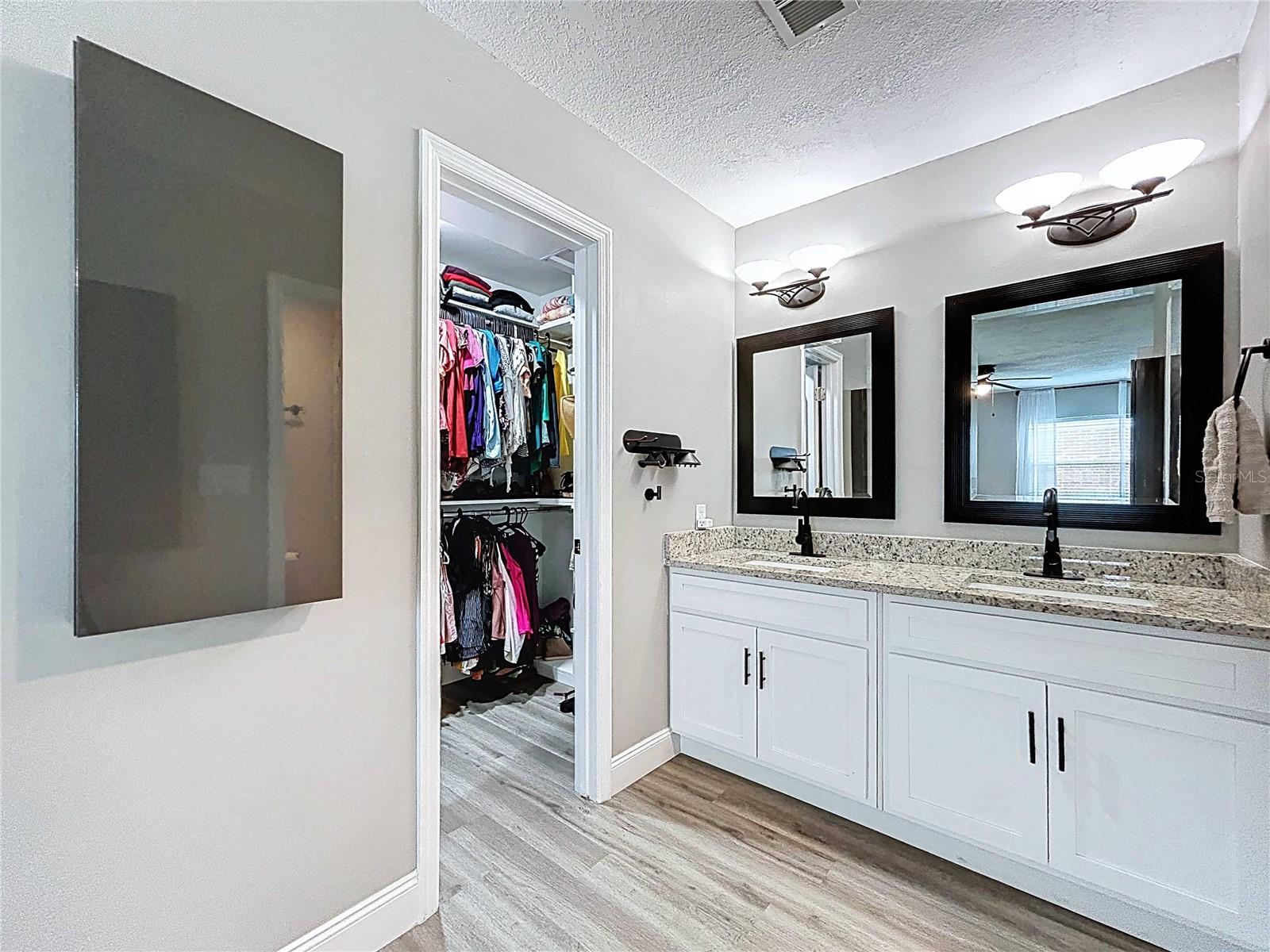 Primary bedroom vanity