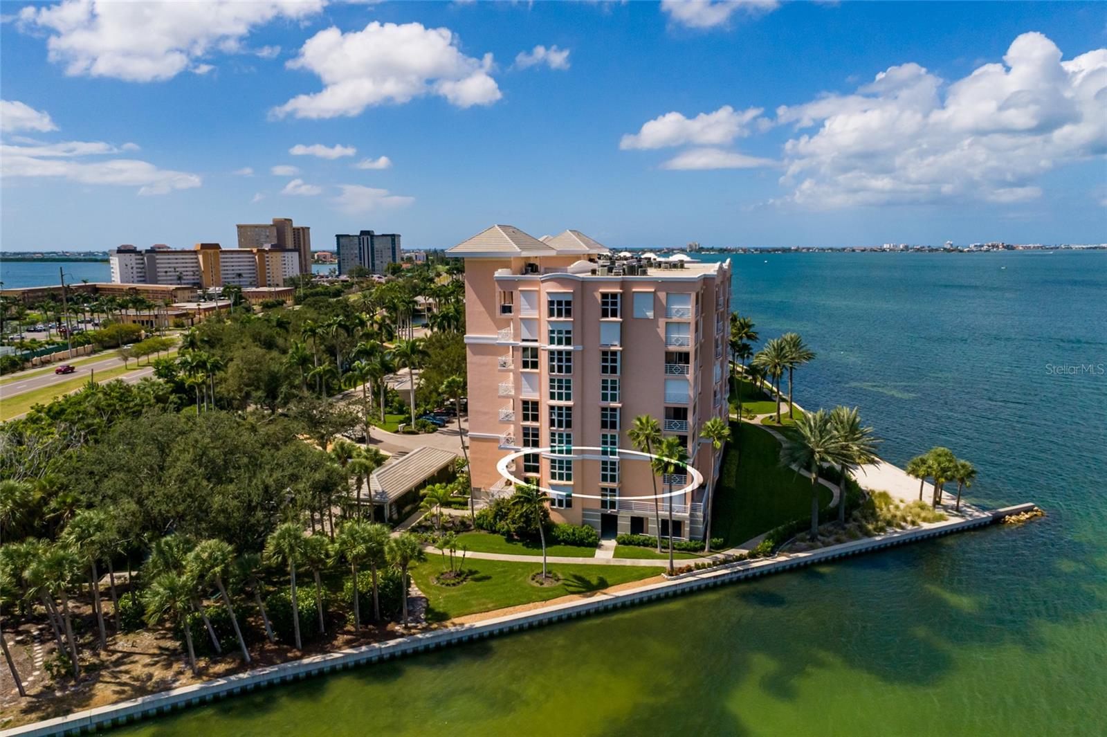 Excellent views from the side windows of boats coming into the bay from the intracoastal waterway.