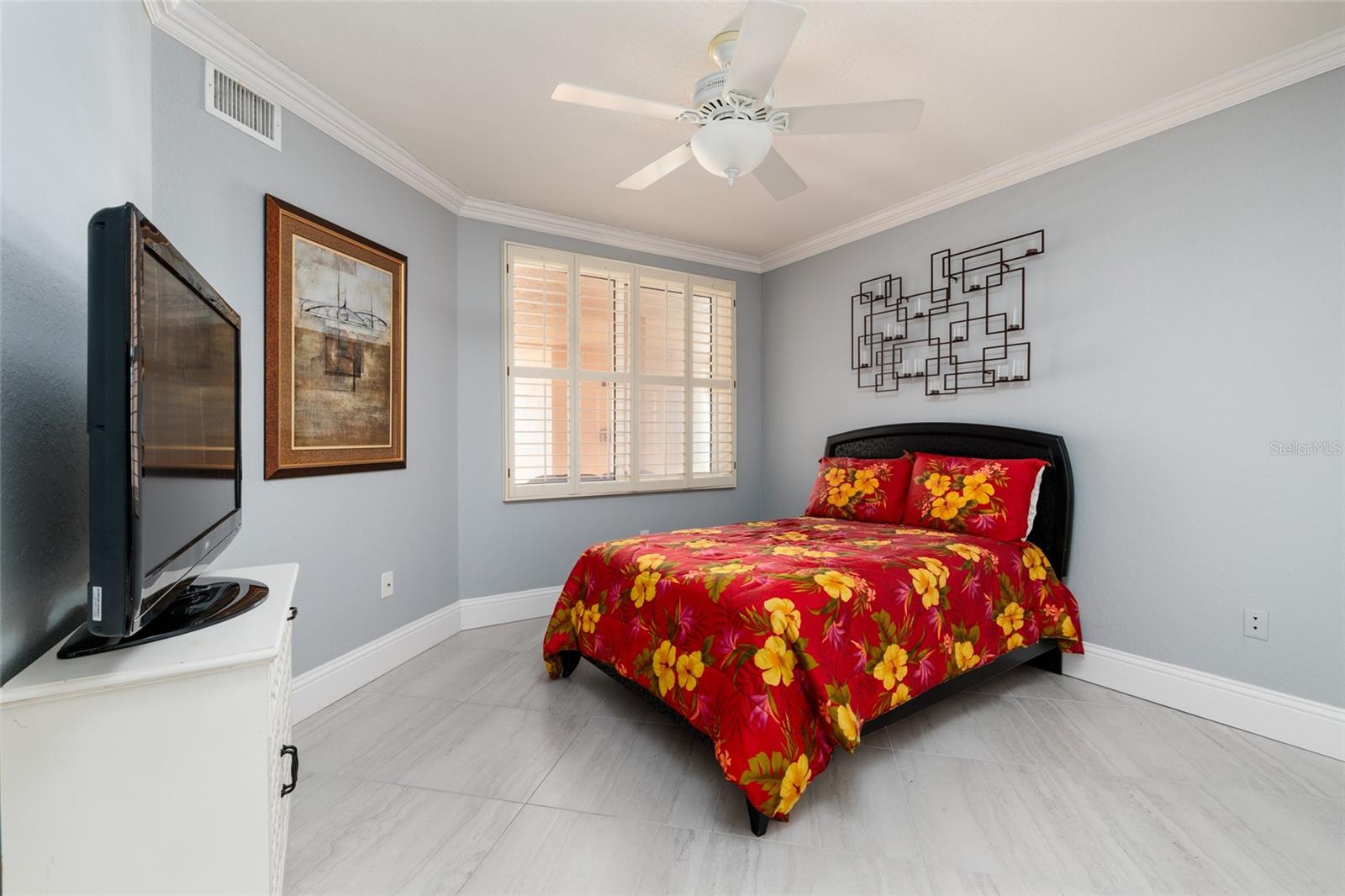 2nd bedroom. 2023 High Impact window, crown molding, 24x24 Porcelain tile.